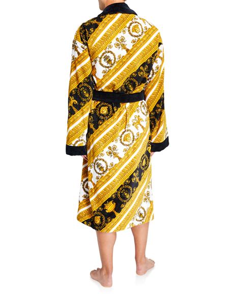 I Heart Baroque bathrobe .